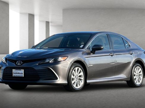 Used 2022 Toyota Camry LE image 8
