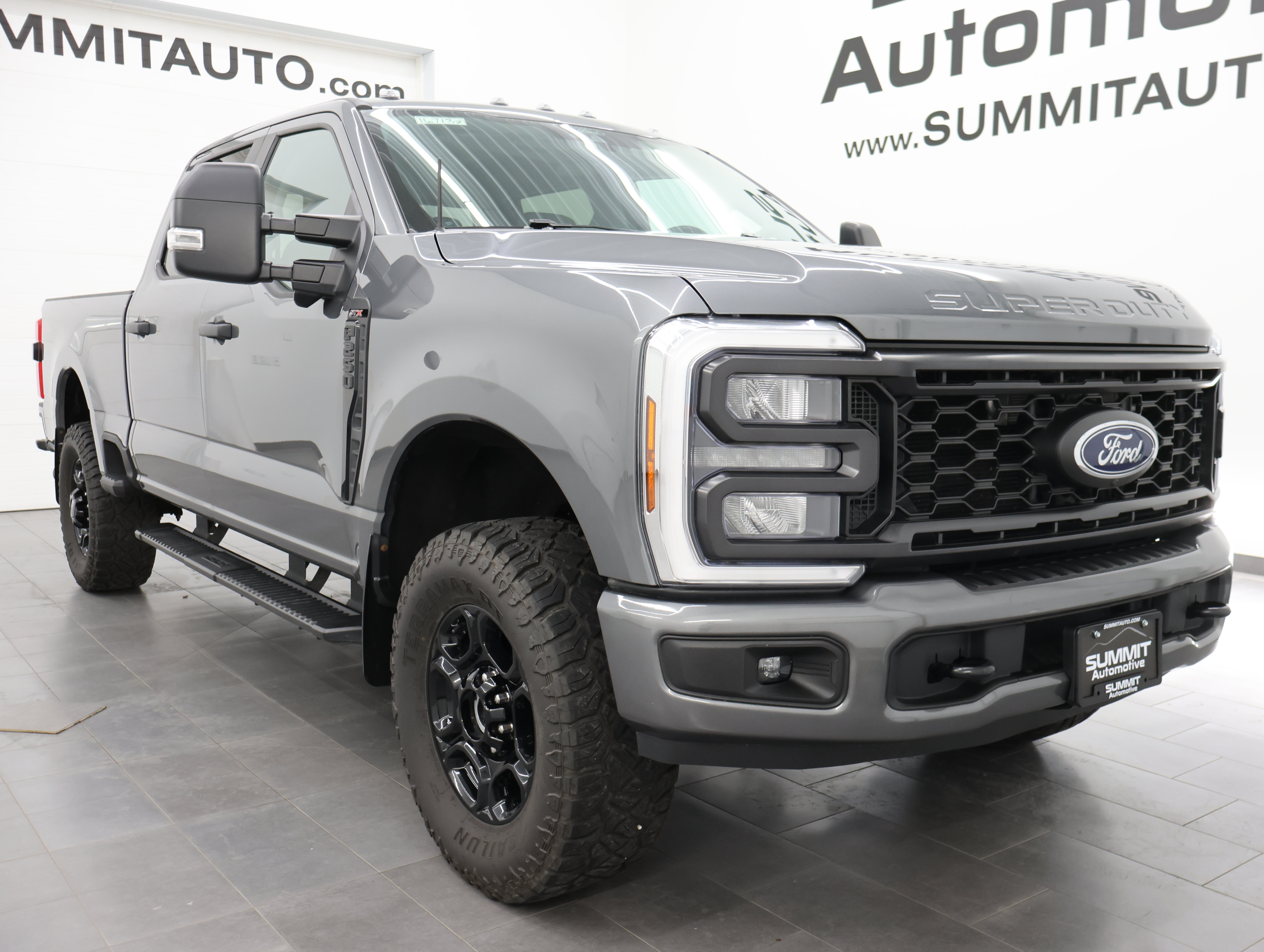 Used 2024 Ford F250 4x4 Crew Cab Super Duty image 2