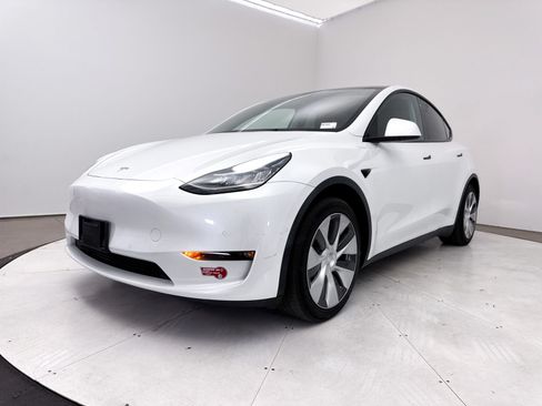 Used 2022 Tesla Model Y Long Range AWD/4WD image 12