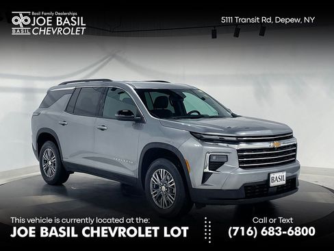 Used 2026 Chevrolet Traverse LT AWD/4WD image 1