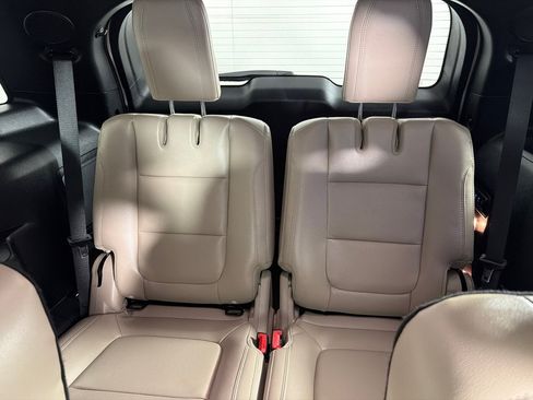 Used 2018 Ford Explorer Limited w/ Equipment Group 301A FWD image 21