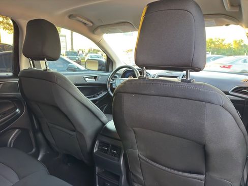 Used 2020 Ford Edge SE image 19