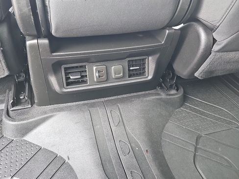 Used 2020 Chevrolet Silverado 1500 RST w/ Bed Protection Package AWD/4WD image 17