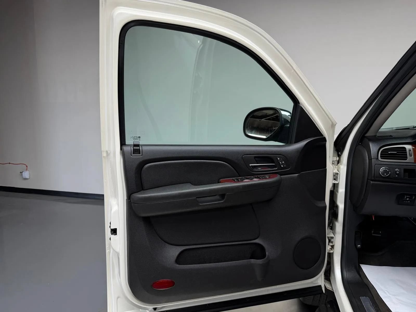 Used 2013 Chevrolet Avalanche LTZ RWD image 22