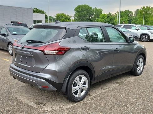 New 2025 Nissan Kicks Play S image 4