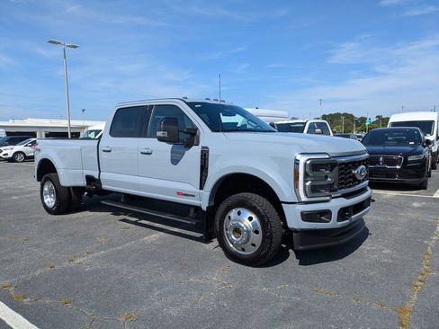 Used 2026 Ford F450 Platinum w/ FX4 Off-Road Package AWD/4WD image 1