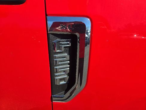 Used 2019 Ford F250 XL w/ Power Equipment Group AWD/4WD image 10
