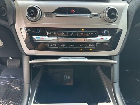 Certified 2021 Ford Explorer 2WD image 20