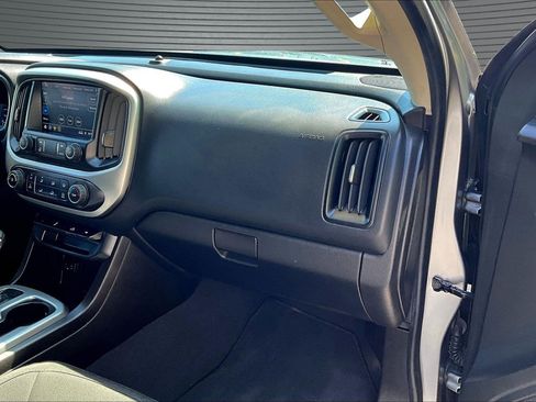 Used 2022 Chevrolet Colorado LT w/ LT Convenience Package AWD/4WD image 18