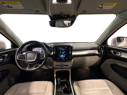 Used 2019 Volvo XC40 T5 Momentum image 41