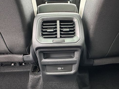 New 2025 Volkswagen Taos SE image 8