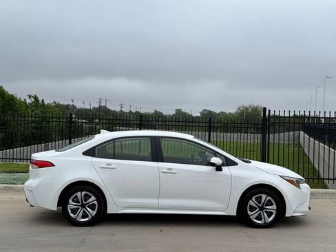Used 2025 Toyota Corolla LE w/ Carpet Mat Package (TMS) FWD image 5