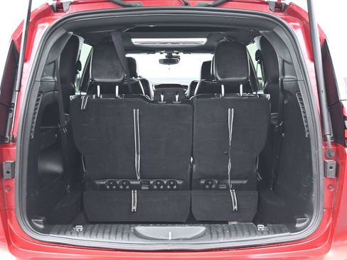 Used 2025 Chrysler Pacifica Limited FWD image 16
