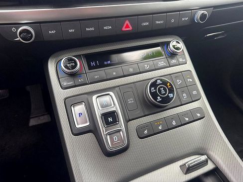 Certified 2025 Hyundai Palisade SEL image 18