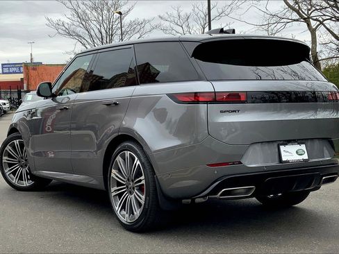 Used 2025 Land Rover Range Rover Sport Dynamic SE image 12