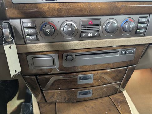 Used 2004 BMW 745Li image 23