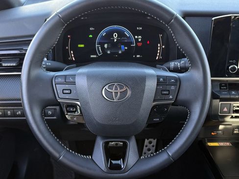 Used 2025 Toyota Camry SE image 12