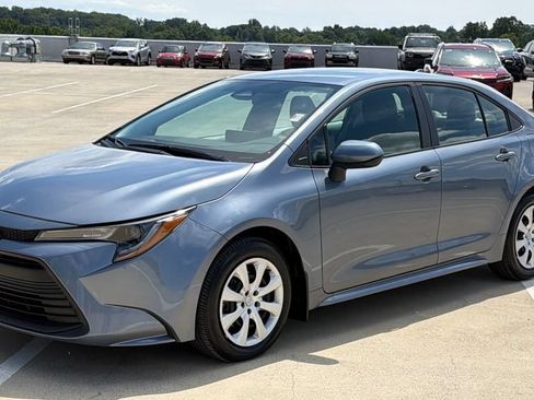 Used 2025 Toyota Corolla LE FWD image 2