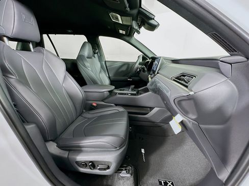 New 2026 Lexus TX 500h AWD image 32