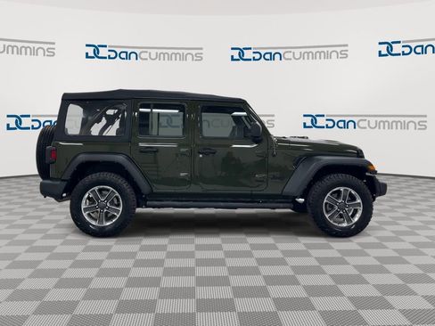 Used 2022 Jeep Wrangler Unlimited Sport image 9
