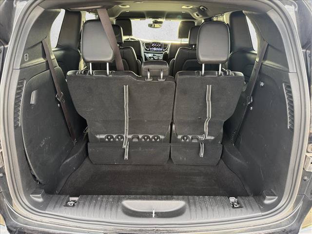 Used 2026 Chrysler Pacifica Select FWD image 4