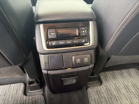 Used 2022 Subaru Ascent Limited AWD/4WD image 12