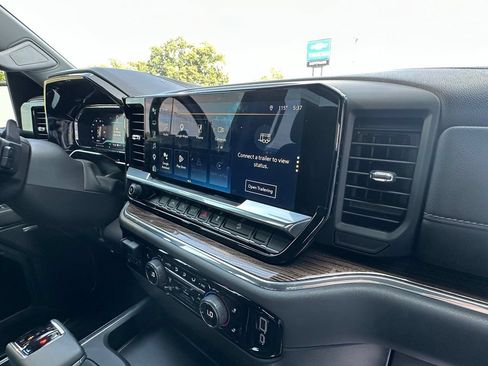 Used 2024 Chevrolet Silverado 1500 LT Trail Boss w/ Convenience Package II AWD/4WD image 16