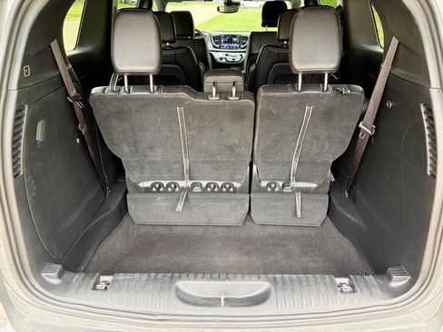 Used 2025 Chrysler Pacifica Select FWD image 18