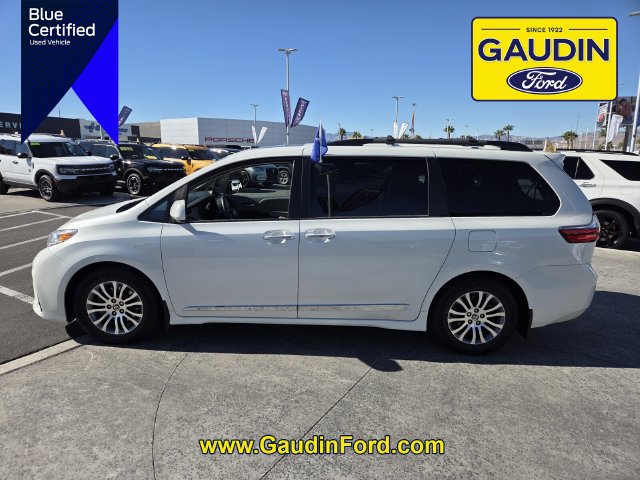 Used 2020 Toyota Sienna XLE w/ XLE Navigation Package FWD image 4