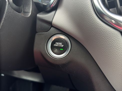 Used 2023 Chevrolet Equinox LS AWD/4WD image 24