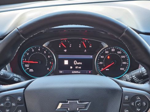 Used 2023 Chevrolet Traverse RS FWD image 16