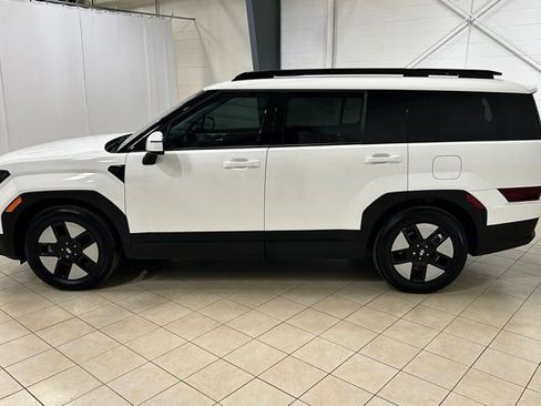 Used 2025 Hyundai Santa Fe SEL FWD image 2