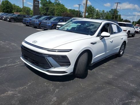 Certified 2025 Hyundai Sonata SE FWD image 2