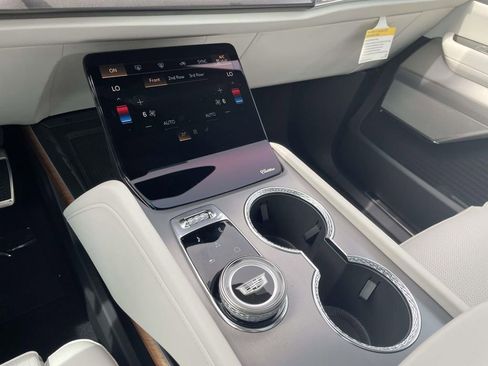 New 2026 Cadillac Vistiq Sport image 25