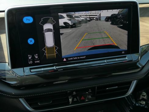 Used 2025 Volkswagen Atlas SE FWD image 18