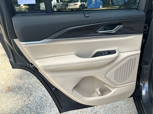 New 2025 Jeep Grand Cherokee Limited w/ Luxury Tech Group II image 49