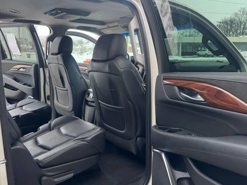 Used 2015 Cadillac Escalade ESV Luxury image 20