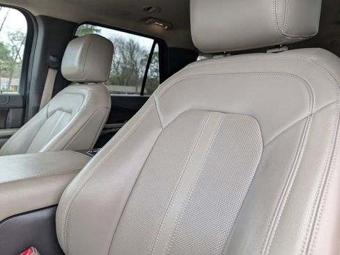Used 2020 Ford Expedition Limited image 21
