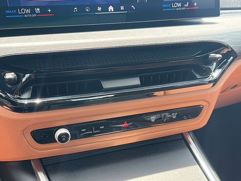 New 2025 BMW 330i Sedan w/ Premium Package image 24