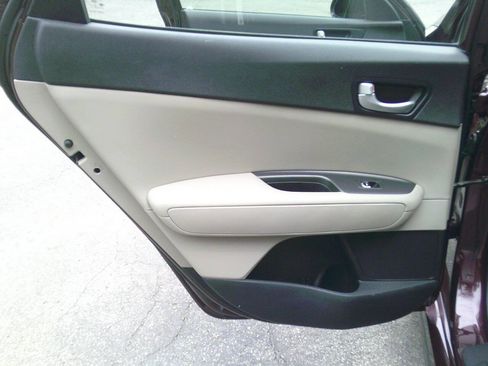 Used 2016 Kia Optima LX image 12