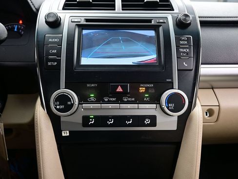Used 2014 Toyota Camry LE FWD image 17