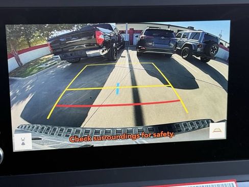 Used 2025 Toyota 4Runner SR5 AWD/4WD image 18