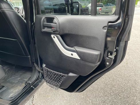 Used 2015 Jeep Wrangler Unlimited Sahara AWD/4WD image 24