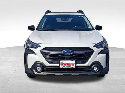 Used 2025 Subaru Outback Premium AWD/4WD image 2