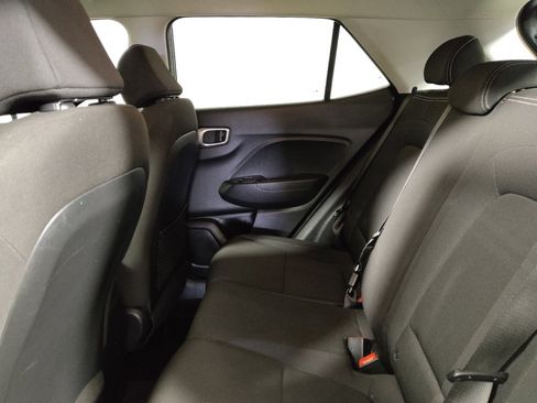 Used 2020 Hyundai Venue SEL FWD image 18