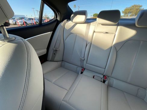 Used 2025 Genesis G70 2.5T image 39