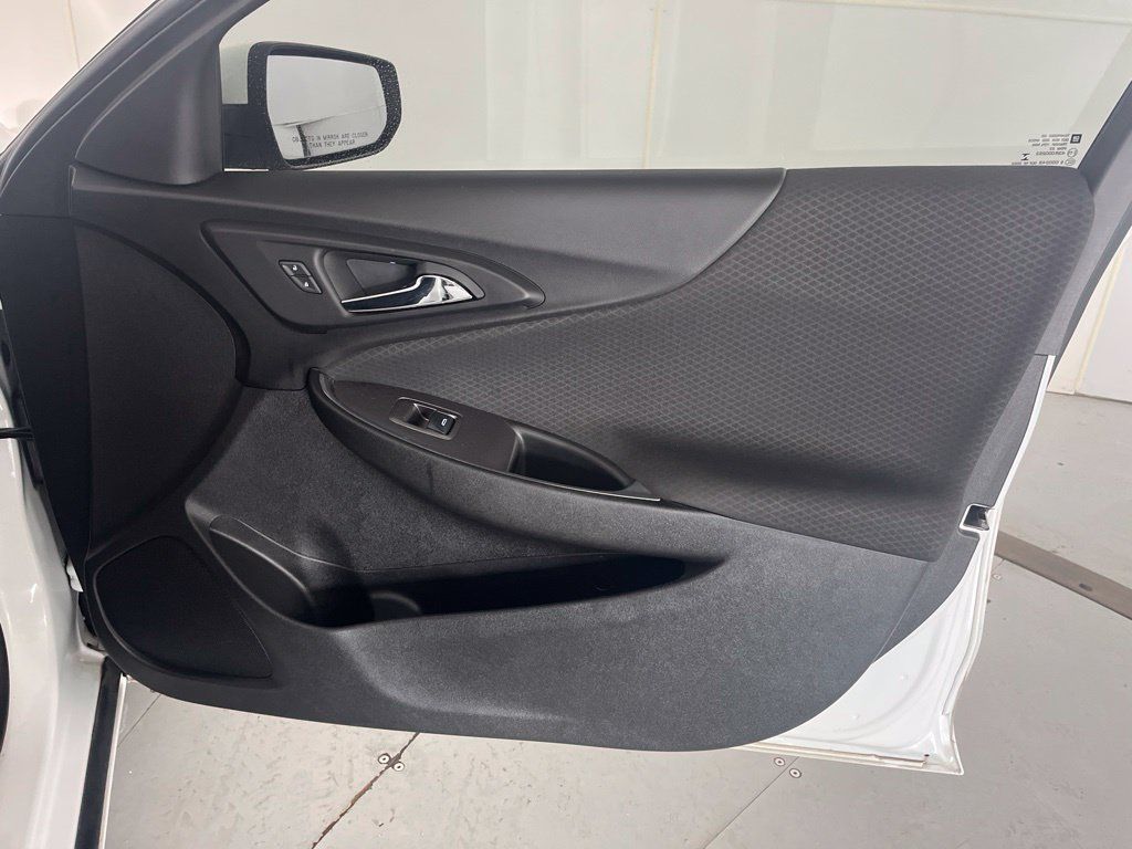 Used 2018 Chevrolet Malibu LT FWD image 28