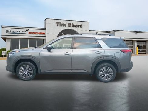 Used 2025 Nissan Pathfinder SV image 2