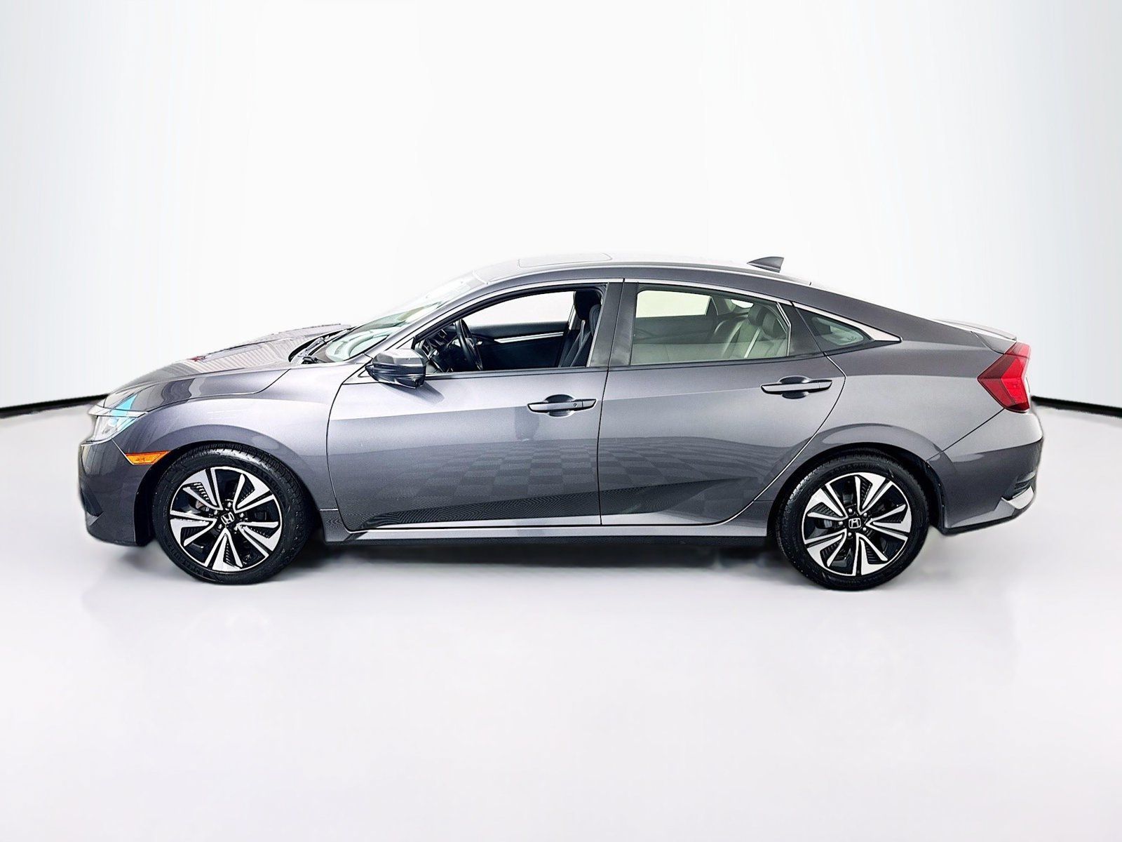 Used 2018 Honda Civic EX image 4