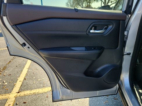 Used 2023 Nissan Rogue SV w/ SV Premium B Package image 10